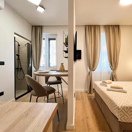 Апартаменти Amoremore - Brand New, Modern And Luxury In