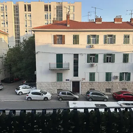 Апартаменти Amoremore - Brand New, Modern And Luxury In